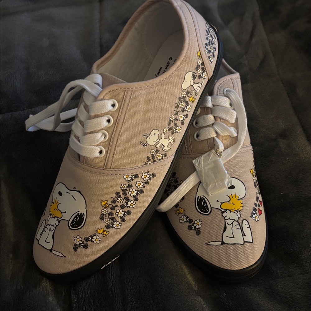 Snoopy Canvas Sneakers - Beige and Black